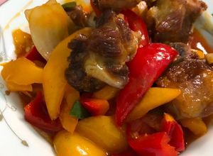 Hình của món Sườn non xào chua ngọt.