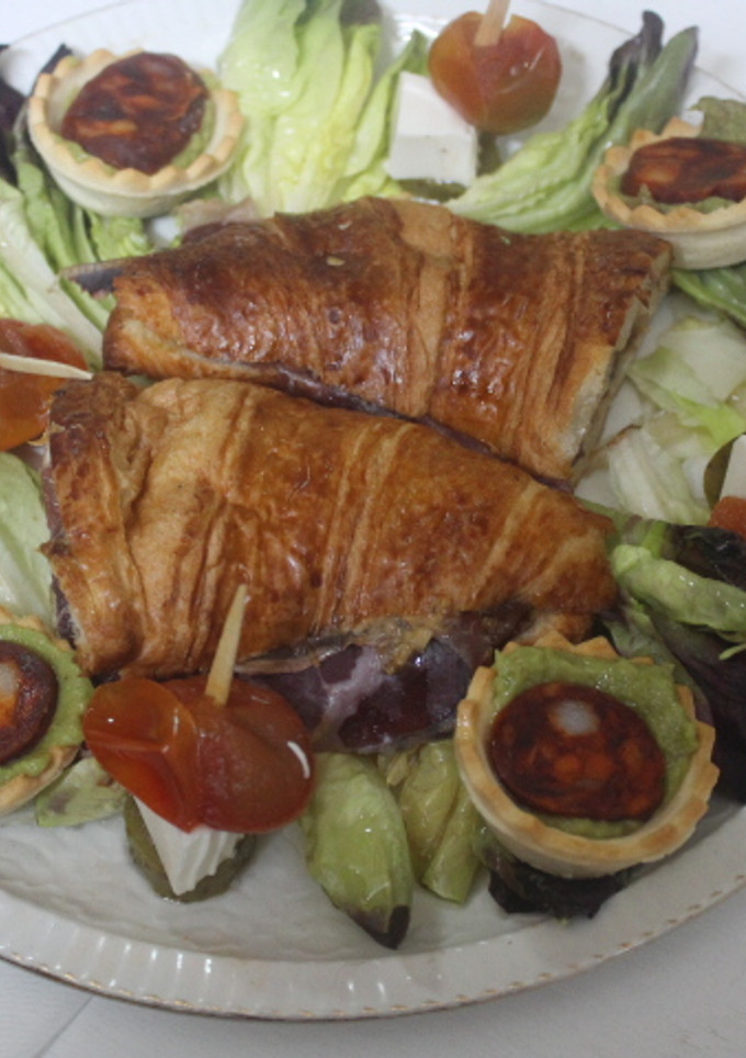 Una foto de Cenando cruasanes con cecina