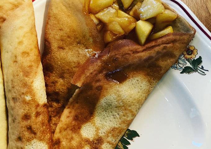 Crêpes aux pommes et caramel beurre salé