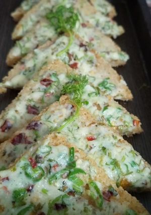 A picture of Cheese Chilli Toast.