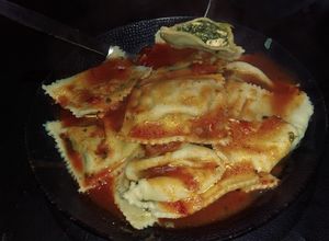 Una foto de Ravioles de acelga, ricota, queso, muzarella