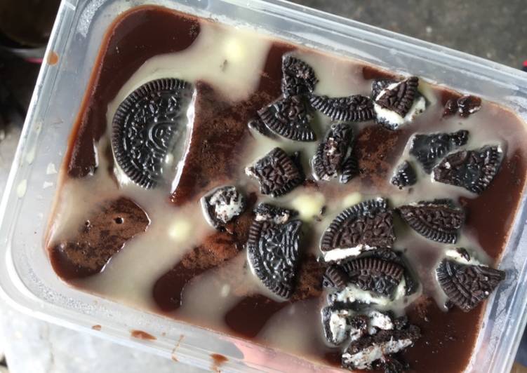 Puding coklat toping oreo with vla
