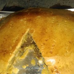 A picture of Oven meat pie.