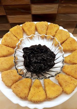 Foto principal de Quesitos la vaca que ríe empanados y acompañados con mermelada
