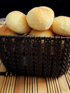 કોકોનટ મેક્રુન્સ (Coconut Macaroons recipe in gujarati) રેસીપી મુખ્ય ફોટો