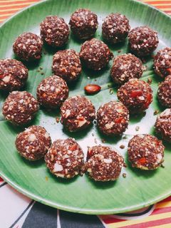 ड्रायफ्रुट्स लाडू (उपवास साठी) (Dry Fruits Ladoo Recipe In Marathi) रेसिपी चे मुख्य फोटो
