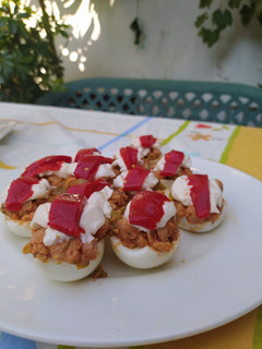 Una foto de Huevos rellenos de soja texturizada