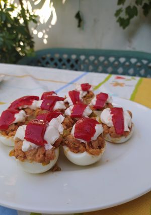 Una foto de Huevos rellenos de soja texturizada