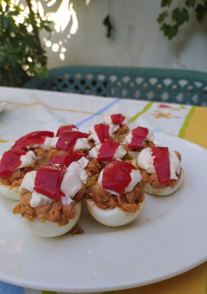 Una foto de Huevos rellenos de soja texturizada