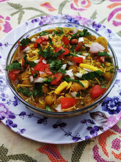 आलू मटर चाट (aloo matar chaat recipe in Hindi) रेसिपी मुख्य फोटो