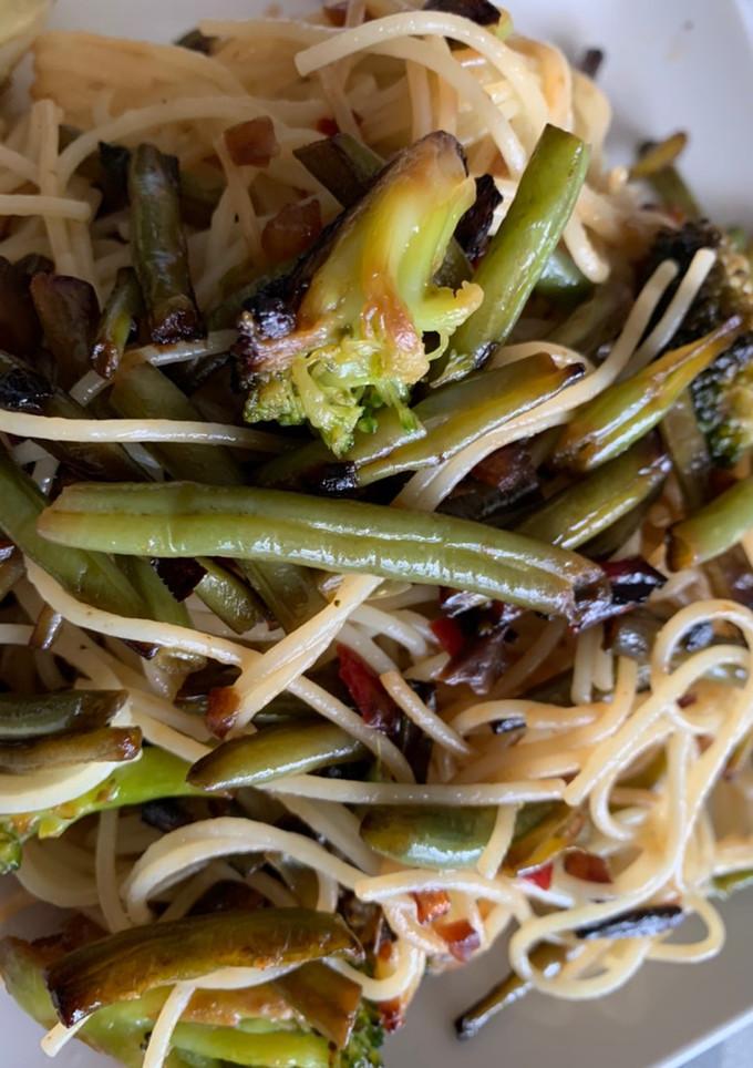 Una foto de Espagueti con verduritas 🥦🫑🍜
