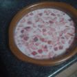 Gelatina de leche condensada y fresas