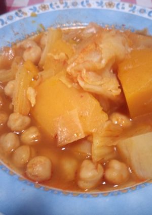 Una foto de Guiso de garbanzos con calabaza