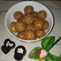 A picture of Tilgul Ladoo.