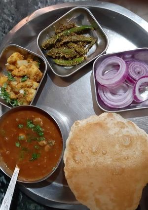 A picture of Bhature.