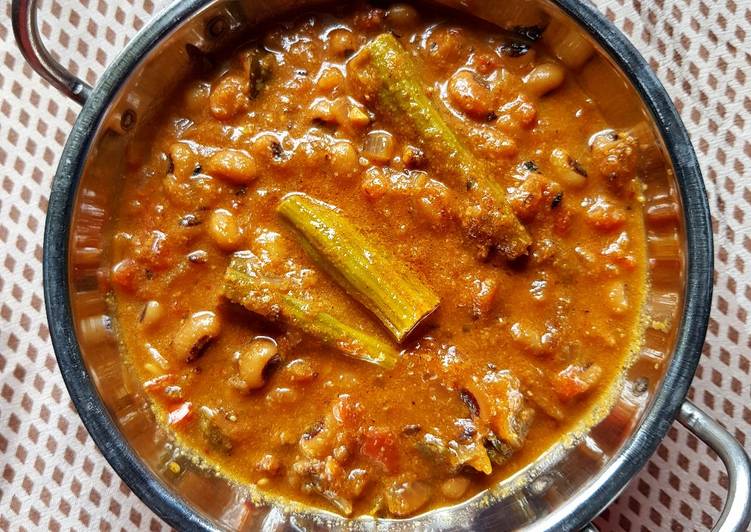 Steps to Make Quick Cowpeas Curry/ Karamani Kuzhambu