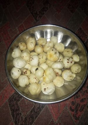 रोस्टेड फ्राई मखाने (roasted fry makhane recipe in Hindi) रेसिपी मुख्य फोटो