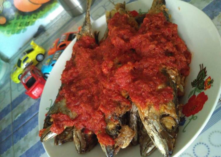 Ikan cue goreng balado