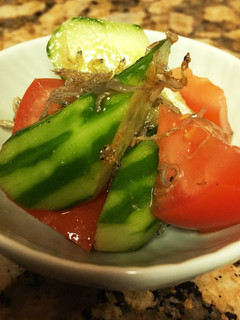 A picture of Cucumber and tomato salad with young sardine.