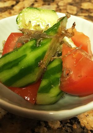 A picture of Cucumber and tomato salad with young sardine.