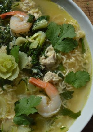 Une photo de Noodles poulet spoon Pak-choiInspiration Thaïe