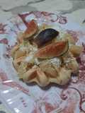 Wafle con higo, ananá y coco rallado