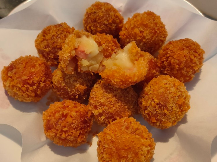 Langkah Mudah untuk Membuat Kroket kentang isi mozarella + kornet, Lezat Sekali