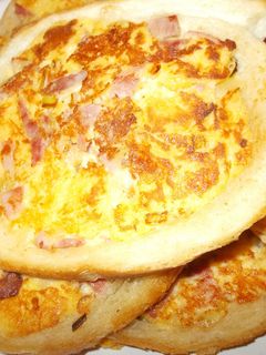 Töltött bundáskenyér recept fotója