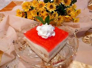 Φωτογραφία της συνταγής 🍰Μαμαδίστικο γλυκό ψυγείου, με κρέμα και ζελέ