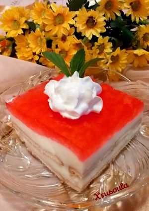 Φωτογραφία της συνταγής 🍰Μαμαδίστικο γλυκό ψυγείου, με κρέμα και ζελέ