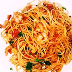 A picture of Spaghetti with Prawns.