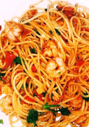 A picture of Spaghetti with Prawns.