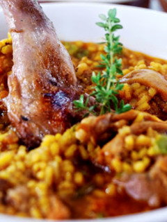 Una foto de Arroz con conejo y setas