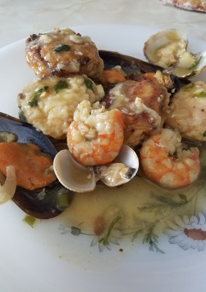 Una foto de Guiso de albóndigas de bacalao