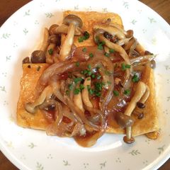 A picture of Japanese style tofu steak.