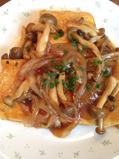 A picture of Japanese style tofu steak.