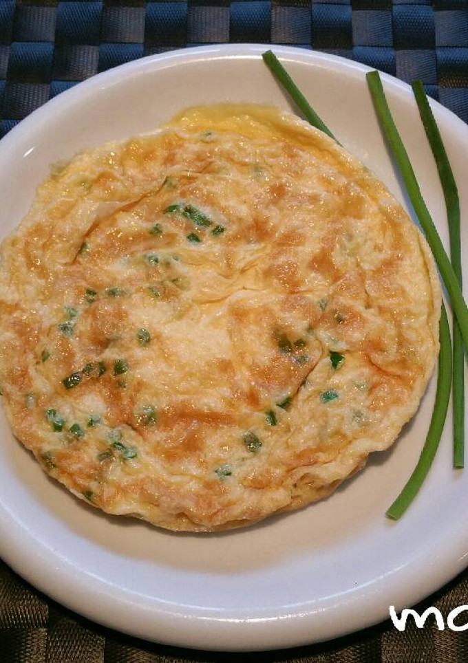 Una foto de Tortilla con queso vegano y cebollino