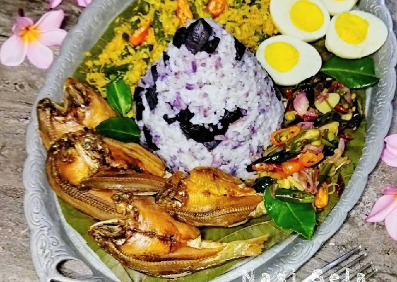 Tumini Nasi Sambal Matah Urap Genep