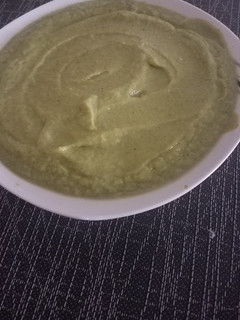 Una foto de Crema de Calabacín con aguacate