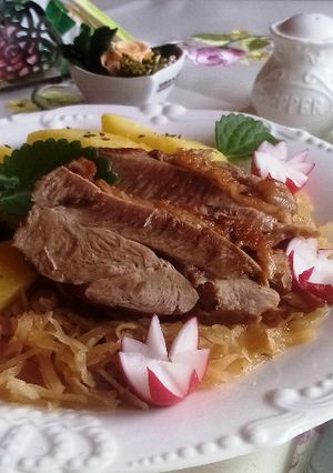 Kicsontolt savanyúkáposzta ágyon sült pulykacomb recept fotója