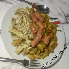 A picture of Vegetable sausage pasta.