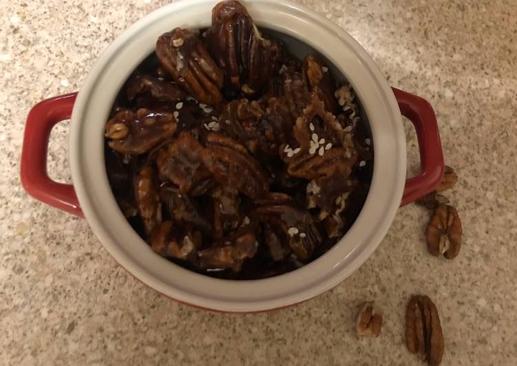 Recipe of Award-winning Roasted pecan nuts with jaggery Veganuary