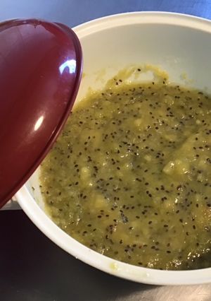 Une photo de Compote de kiwis du jardin à la vanille