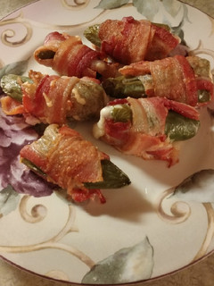 A picture of Keto, jalapeno poppers.