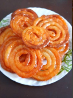 जलेबी (jalebi recipe in Hindi) रेसिपी मुख्य फोटो