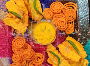 A picture of Gujarati Nashto (Fafda Jalebi).