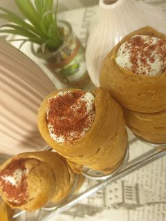 صورة لوصفة اقماع عجينة الشوكولاتة باللبنة