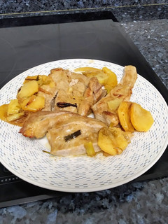 Una foto de Secreto de cerdo ibérico. Al horno, con patatas