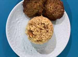 Una foto de Arroz Integral (nueces y pasas) fácil y rico 😋