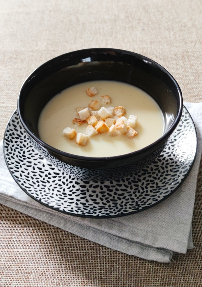 Una foto de Crema de cebolla y patata